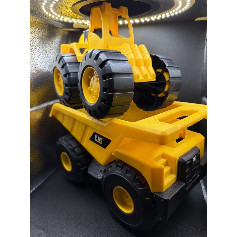 Kids Dump Truck Toy 10 Inch Construction Vehicle Tilting Bed/Loader. Good Cond!